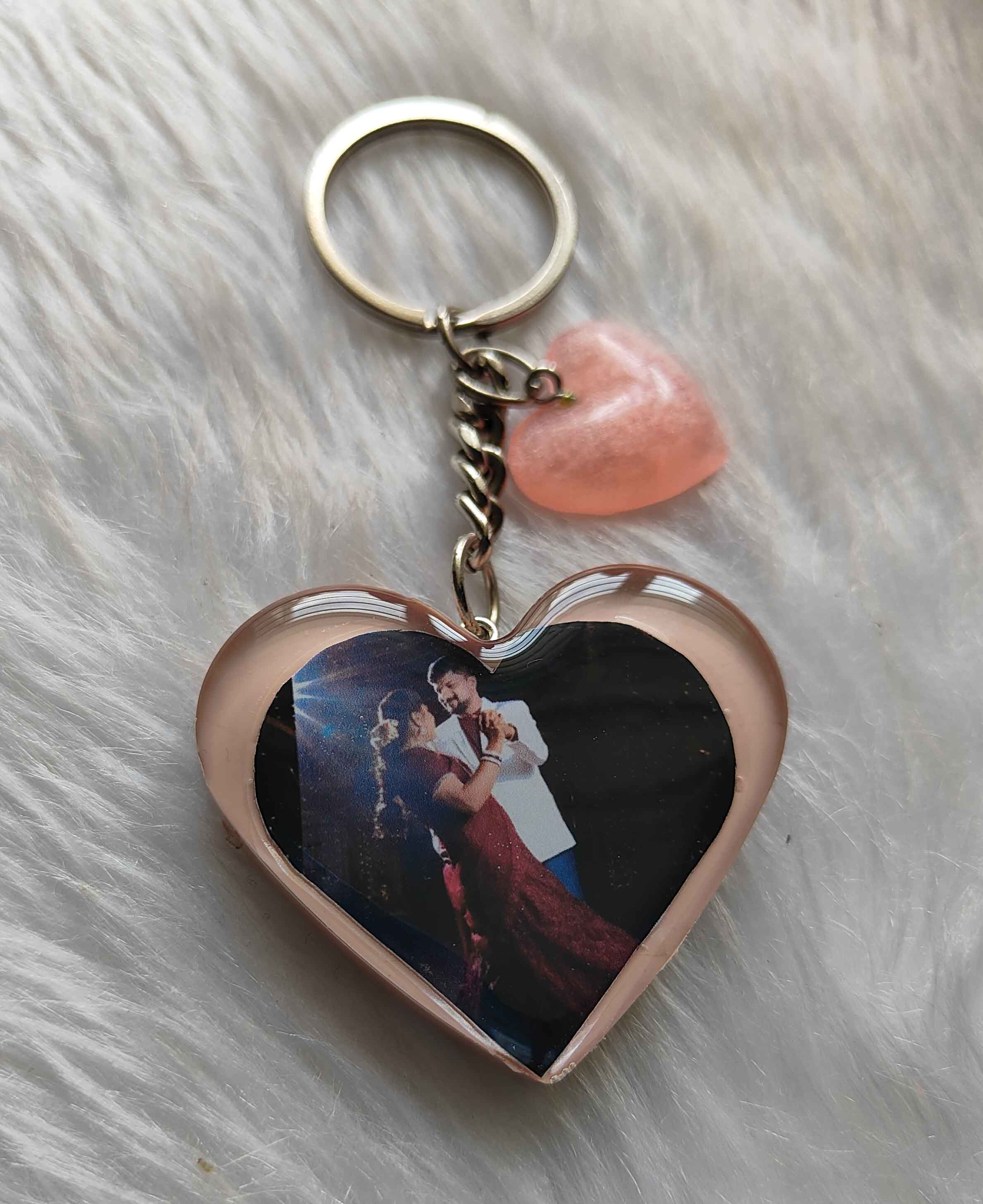 Hand-Poured Resin Keychain – Artistic Small Gift