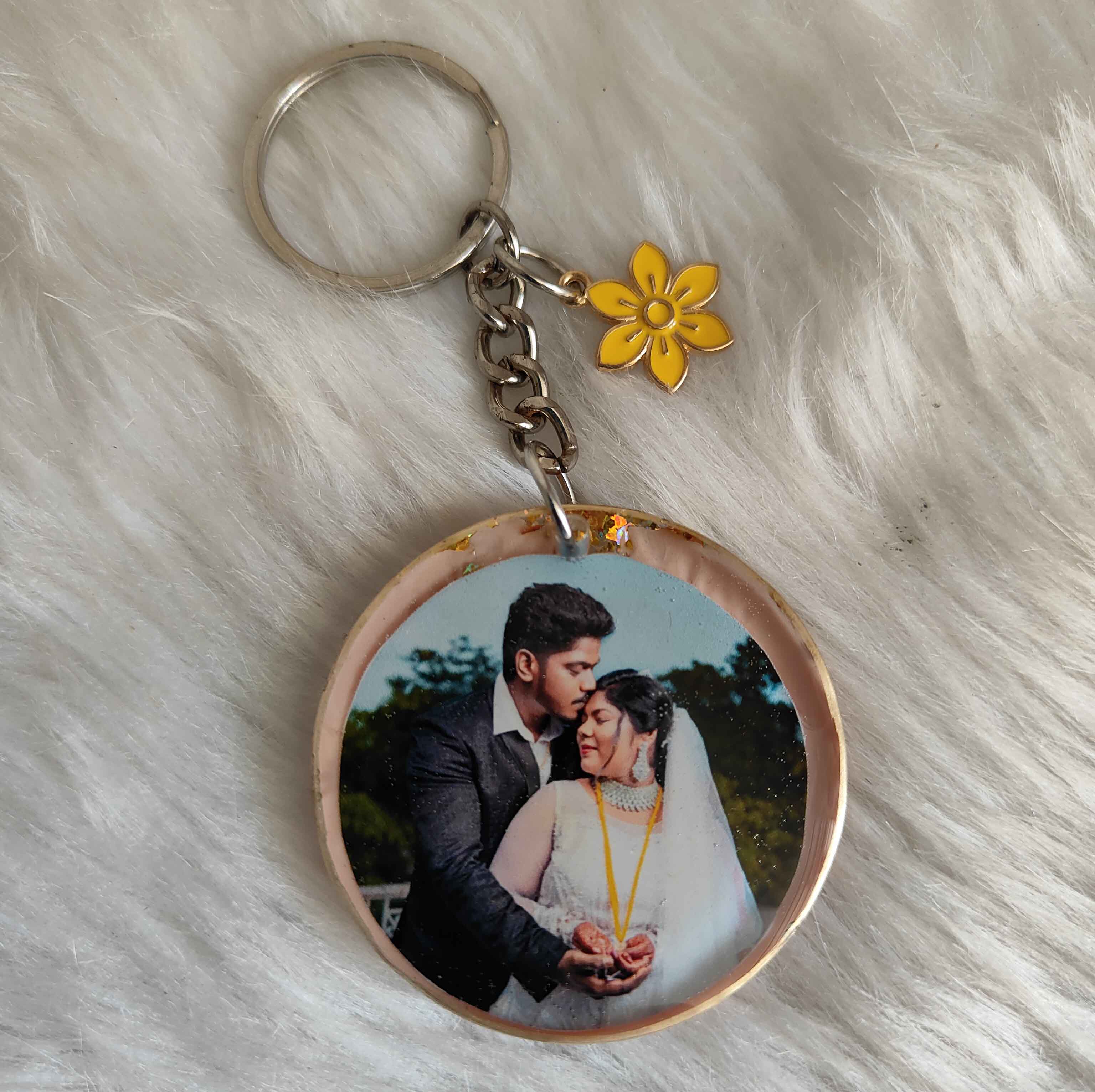 Wedding Favor Resin Keychains – Personalized Guest Gifts